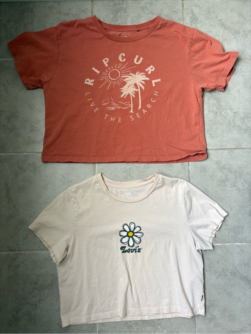 Boxy Tees Bundle - Ripcurl, Levi’s, Vans, H&M - Picture 2 of 8